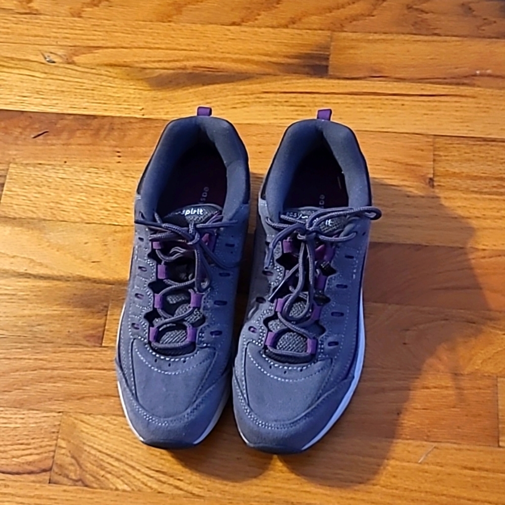 Easy Spirit size 9N Womens Sneaker